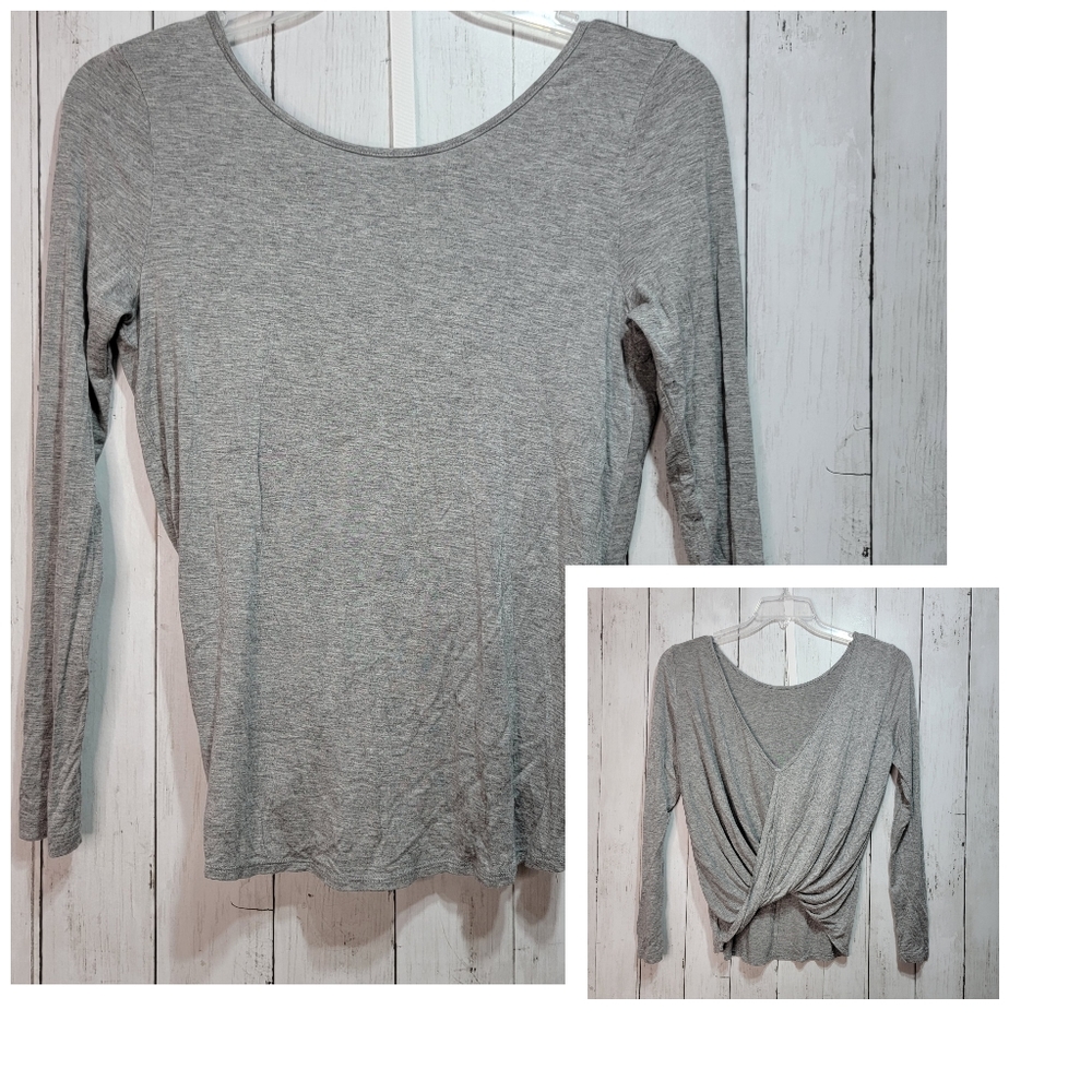 Tobi Women's Gray Draped Open Back Long Sleeve Rayon Knit Shirt Size Small.